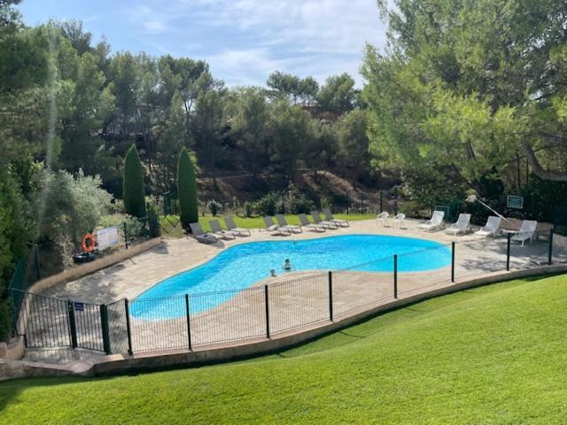 Les Cistes Bed & Breakfast Mallemort Dış mekan fotoğraf