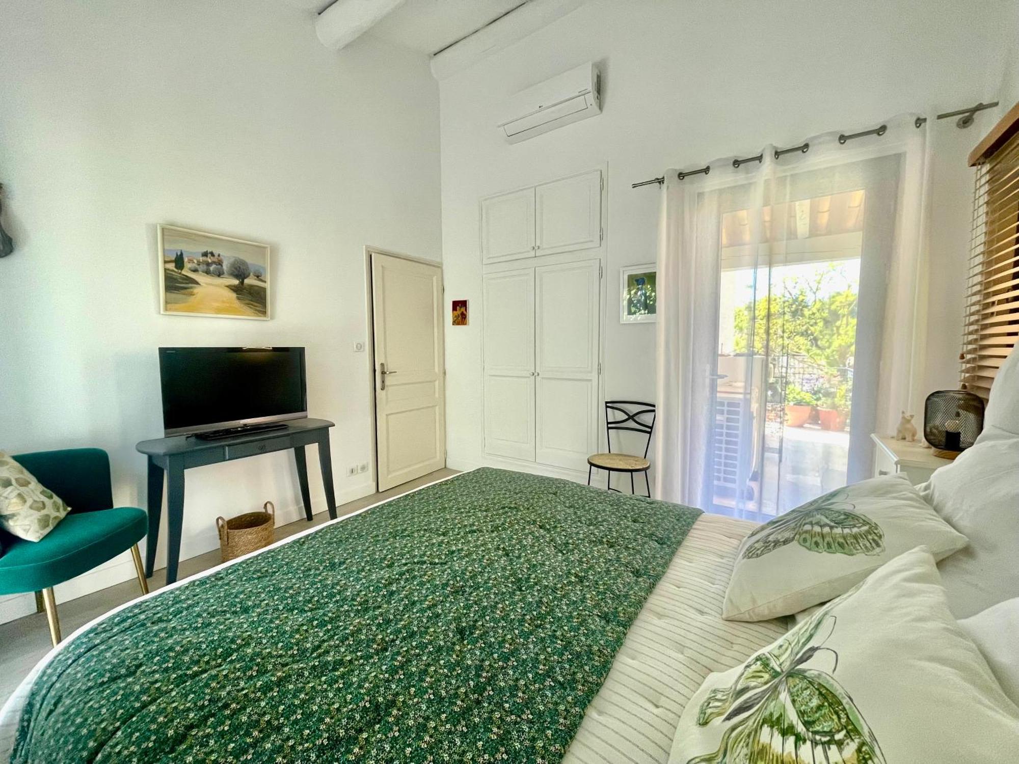 Les Cistes Bed & Breakfast Mallemort Dış mekan fotoğraf